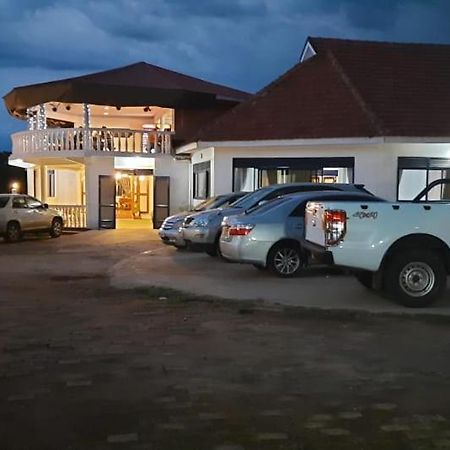 Northern Pearl Gulu Extérieur photo