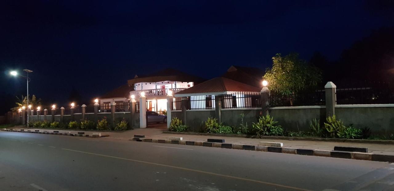 Northern Pearl Gulu Extérieur photo