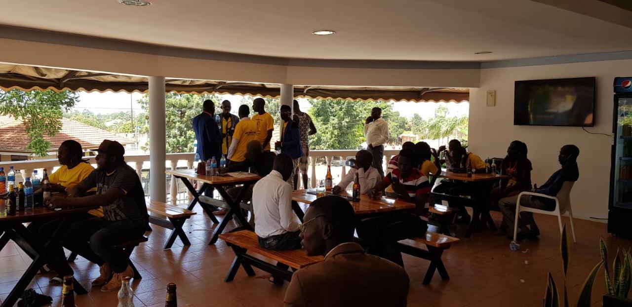 Northern Pearl Gulu Extérieur photo