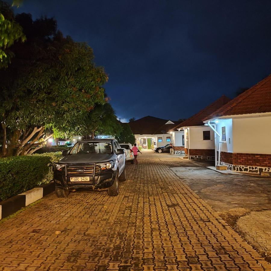 Northern Pearl Gulu Extérieur photo