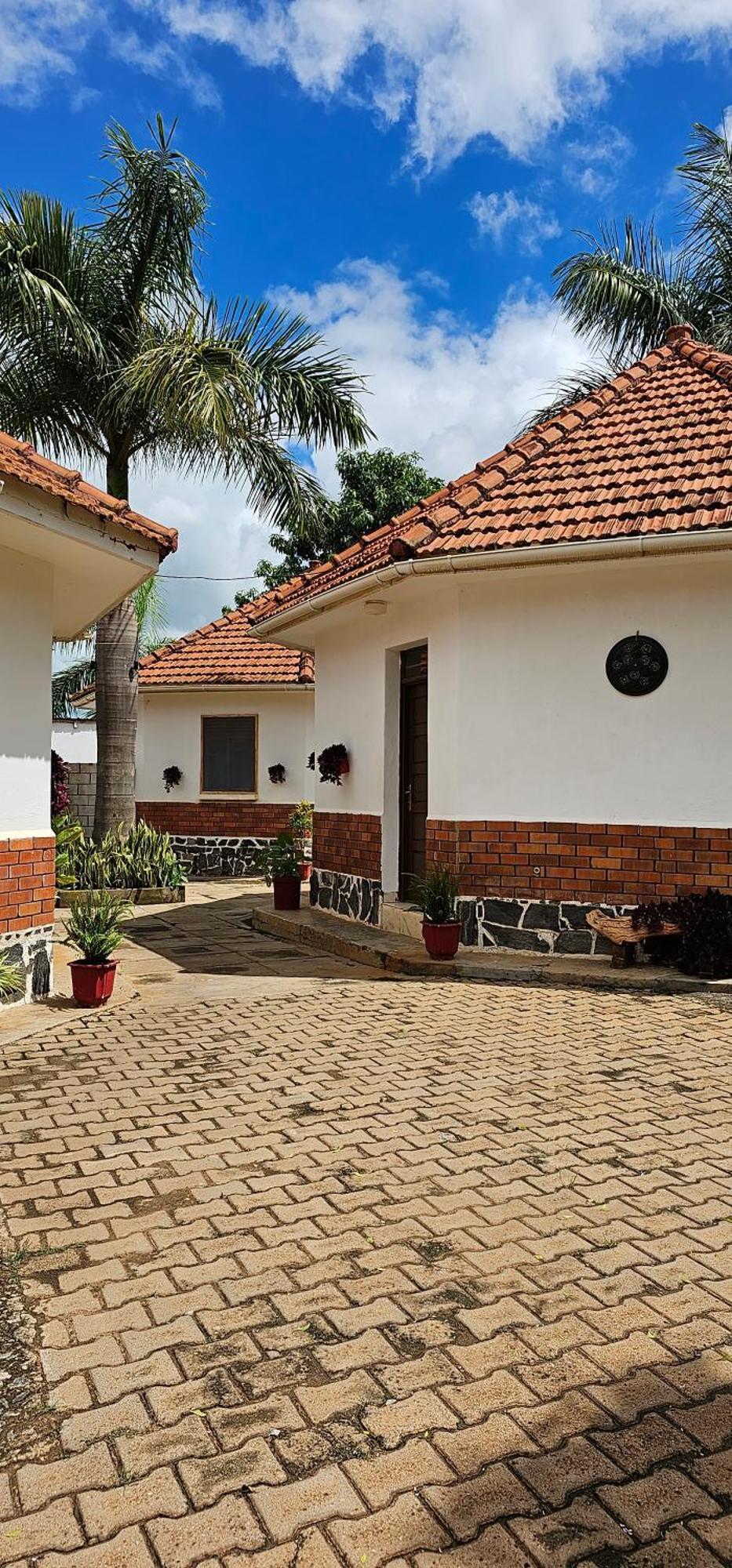 Northern Pearl Gulu Extérieur photo