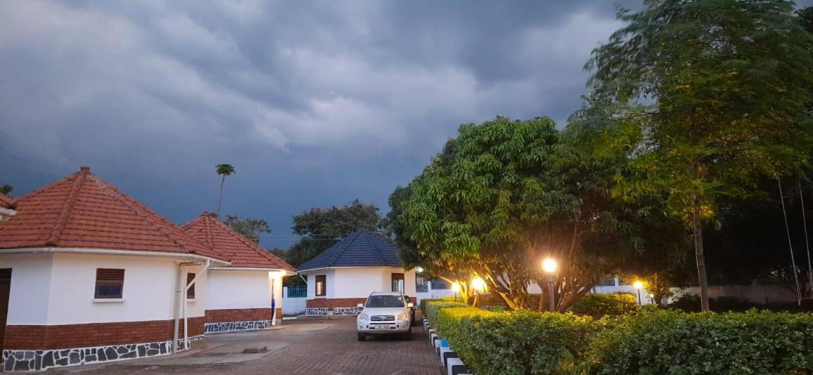 Northern Pearl Gulu Extérieur photo