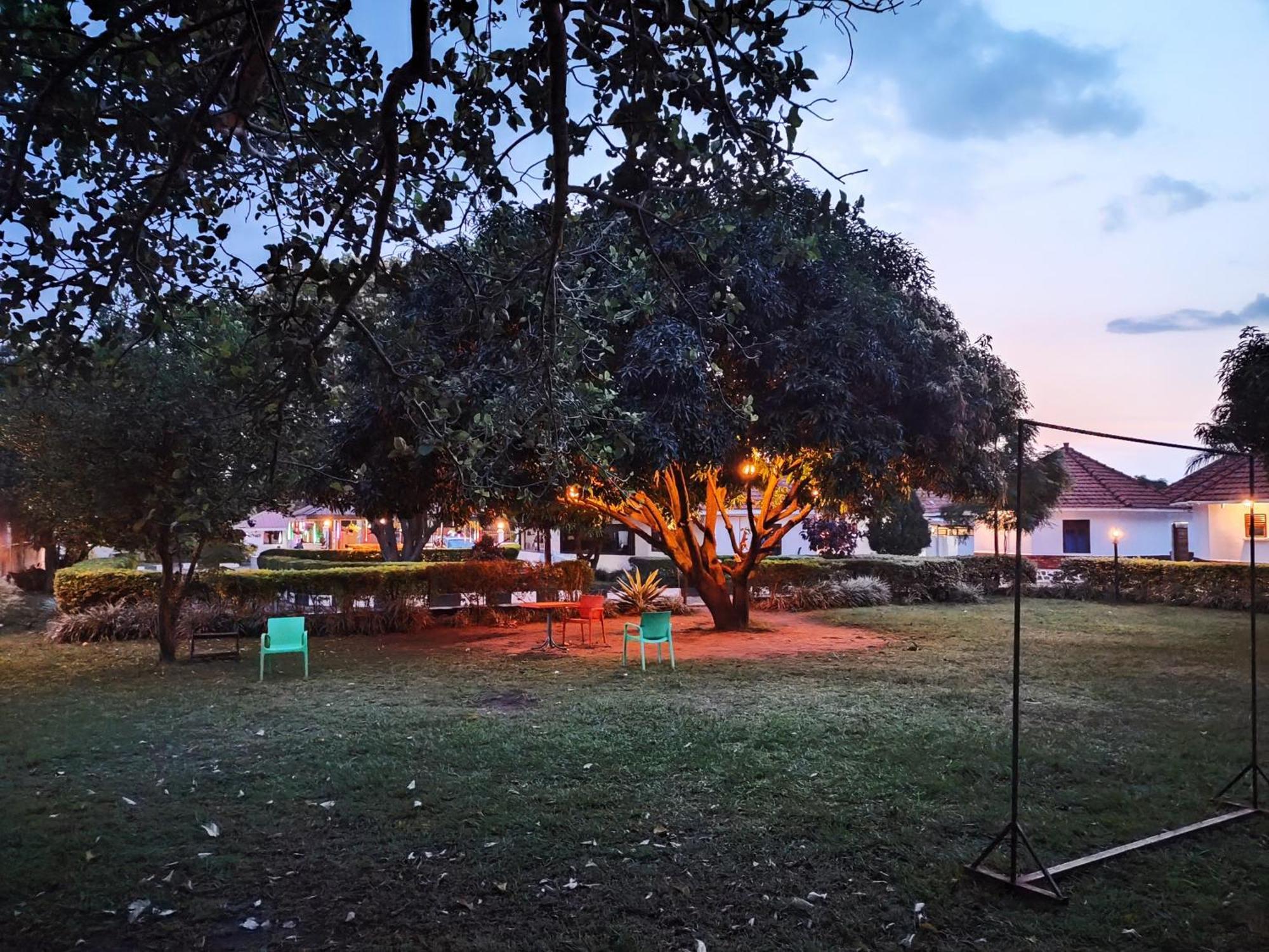 Northern Pearl Gulu Extérieur photo